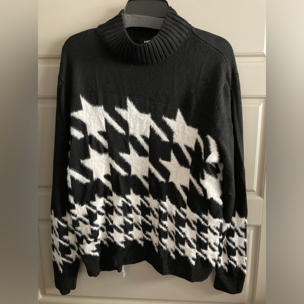 Express Black and White Houndstooth Pattern Turtleneck Sweater